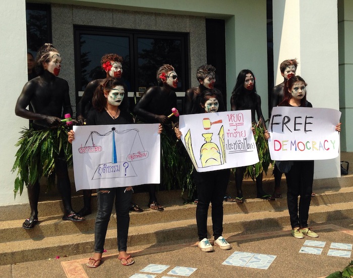 Law students demonstrate in front of of Khon Kaen's Administrative Court. 