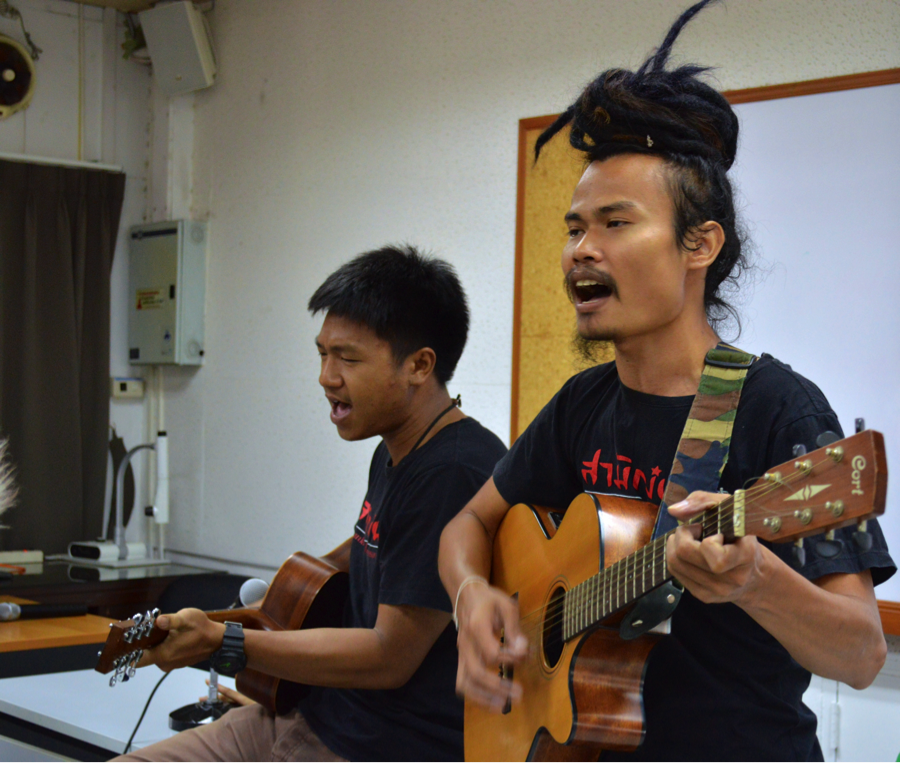 Jatupat Boonpattararaksa, a Dao Din activist, and Nathapong Phukaew from Friends of Activists Network perform “The Song of Commoners”.