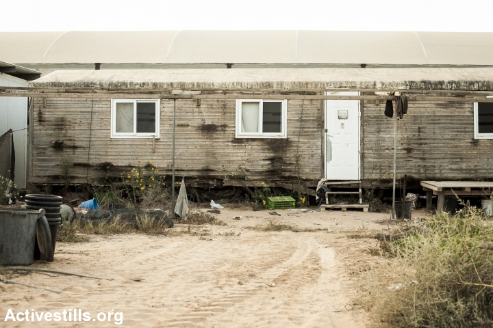 A residential structure used by Thai farmworkers in Sde Nitzan at the Israeli border to Egypt. Photo credit: Shiraz Grinbaum / Activestills.org