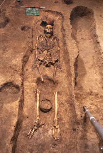 Bronze Age skeleton with jars as burial goods at Ban Chiang. Photo credit: Ban Chiang Project / Iseaarchaeology.org 